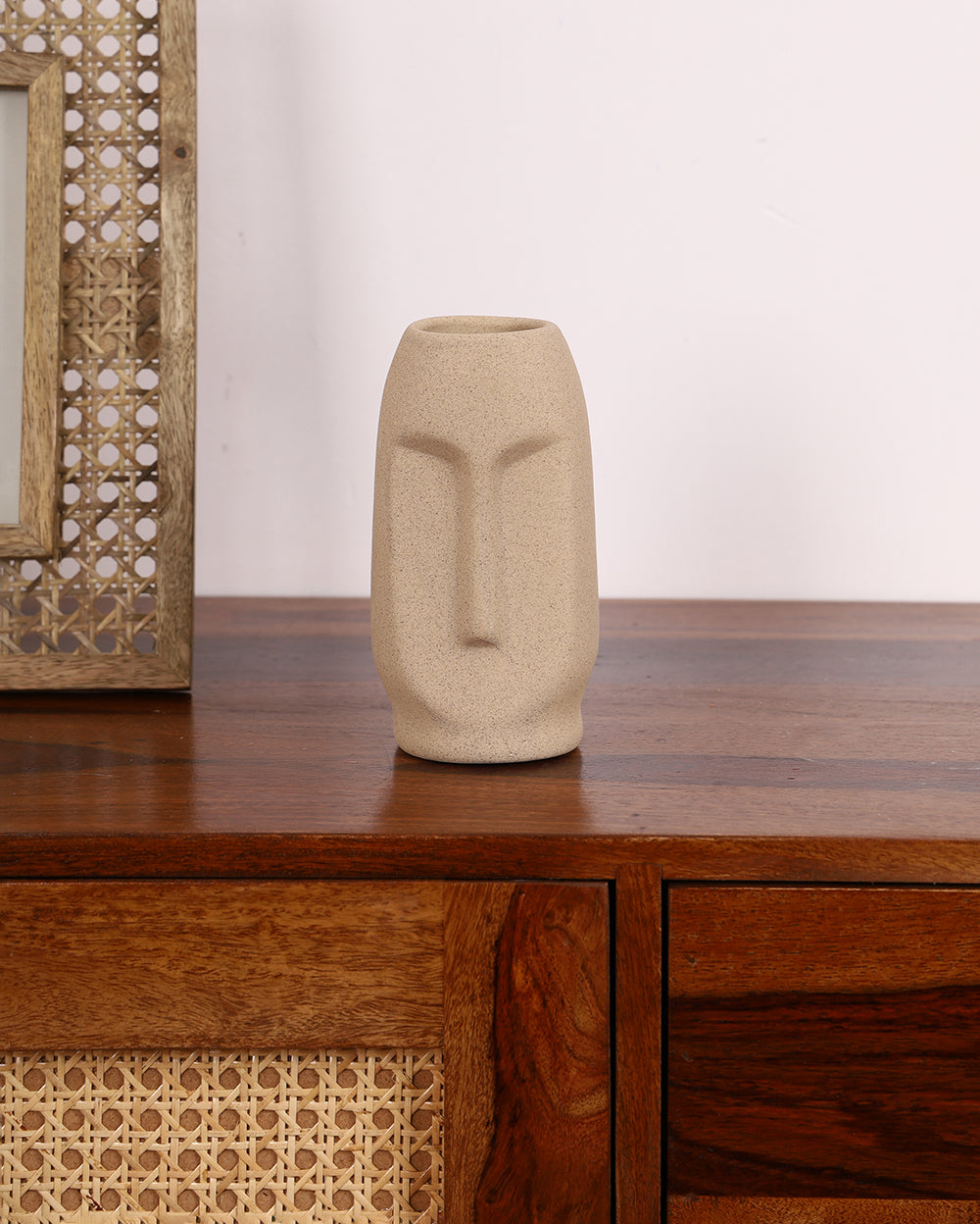 Sandy & the berry vase