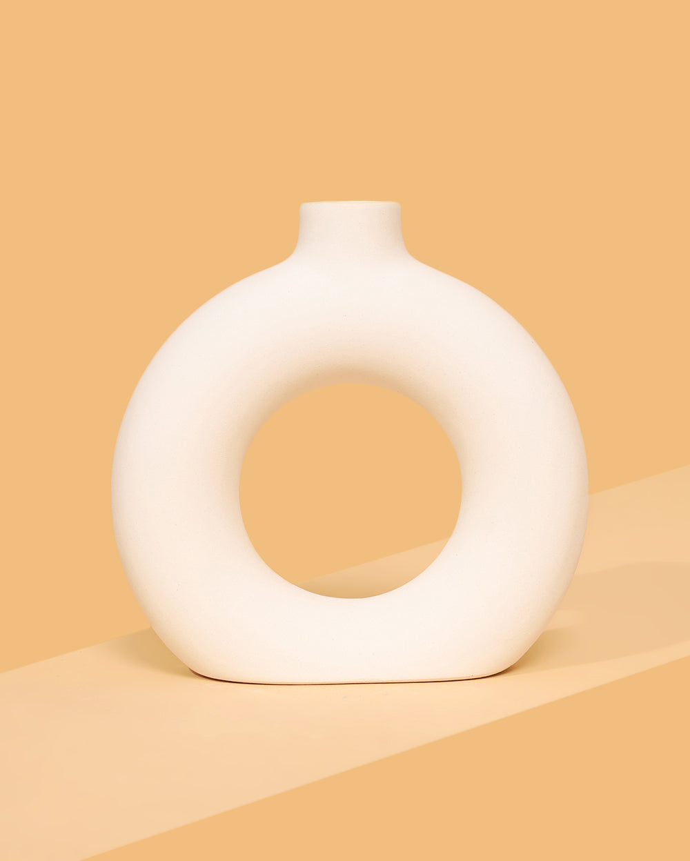 Solo Ceramic Matte Donut vase