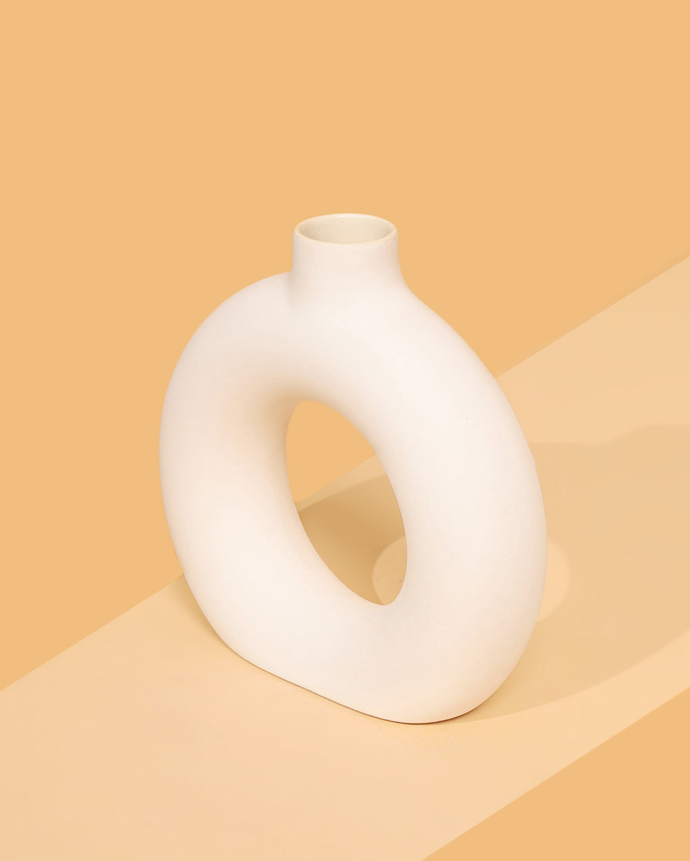 Solo Ceramic Matte Donut vase