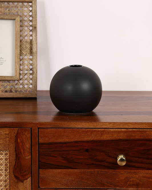 Mellow coal vase