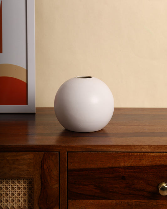 Mellow snow vase