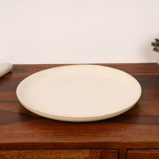 Smooth cream plate