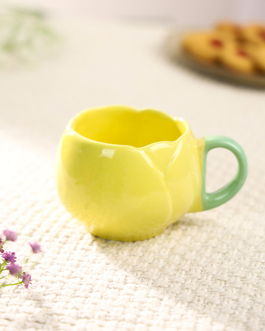 The Sunny tulip cup with leaf saucer