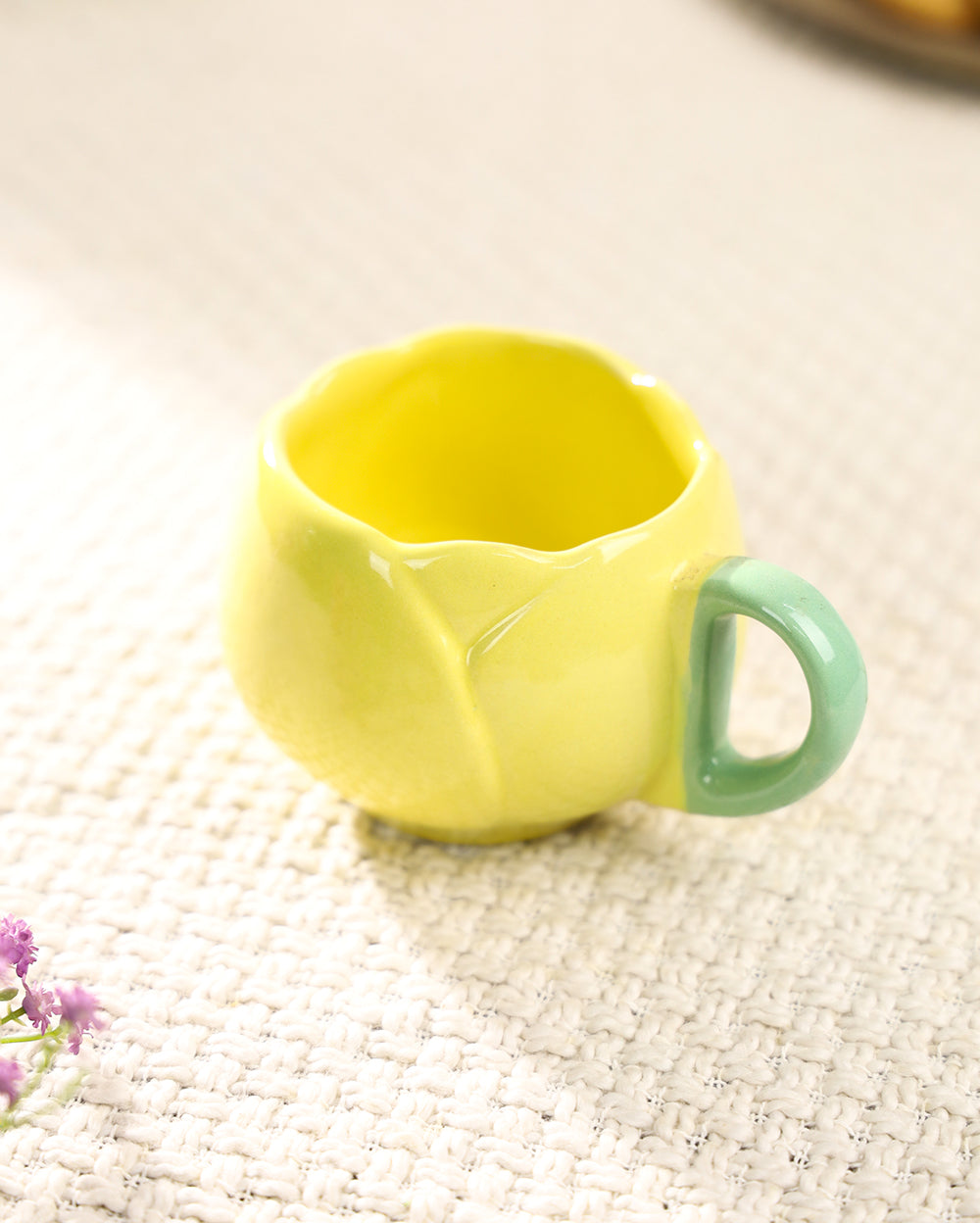 The Sunny tulip cup with leaf saucer