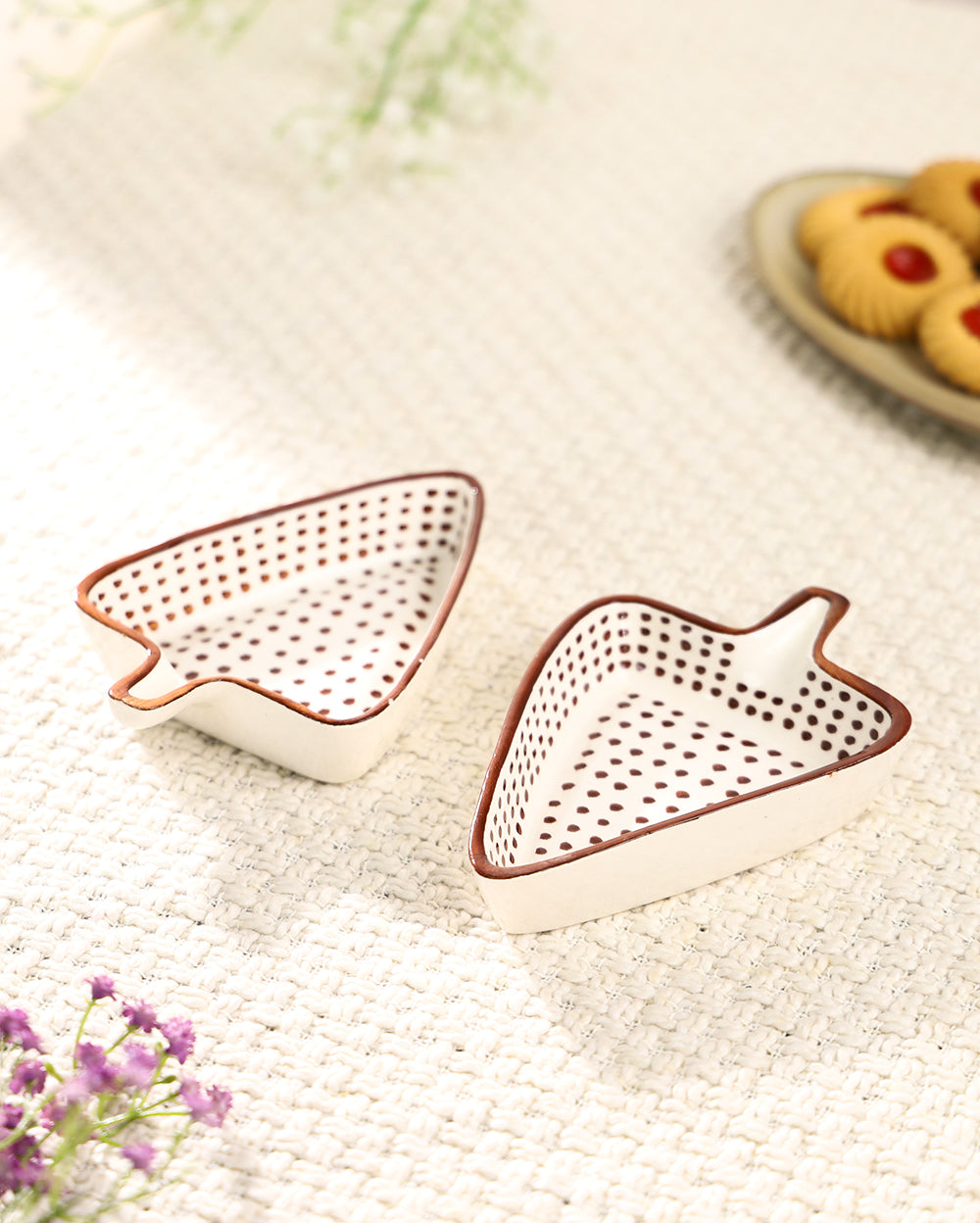 The dotted leaf